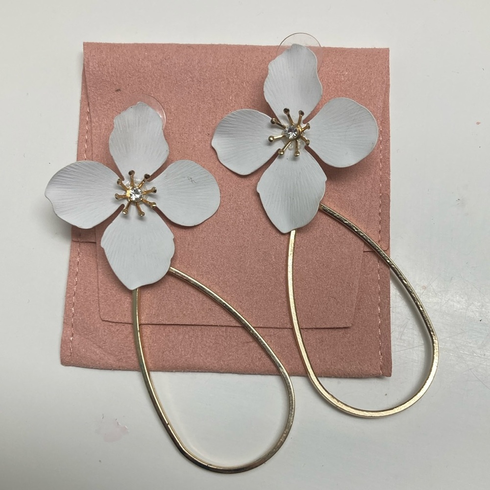 FLOWER EARRINGS with gold hoop